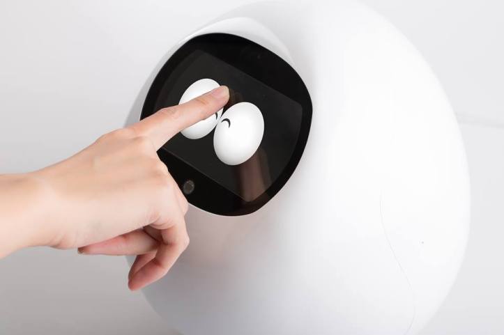 designing-AI-robot-persona