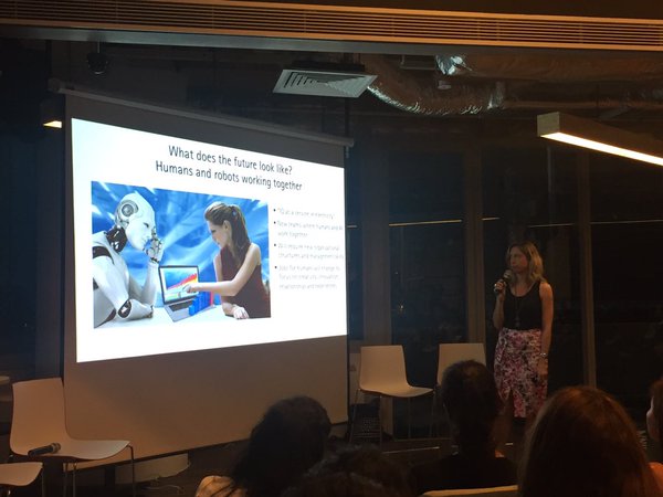 human-robots-working-together